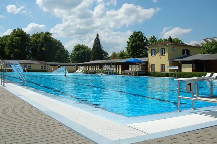 Städtisches Freibad am Festplatz