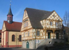 Kirche und Rathaus in Schillingstadt