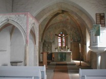 Chor und Taufkapelle
