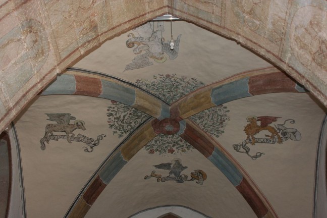 Kreuzgewölbe des Chors mit den Zeichen der vier Evangelisten