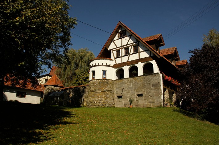 Reste der Umfassungsmauer von Kloster Goldbach