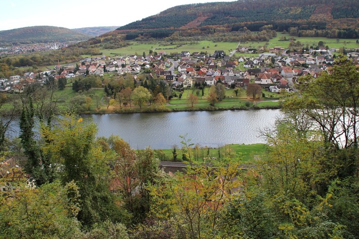 Mondfeld von der Henneburg aus gesehen Mondfeld von der Henneburg aus gesehen