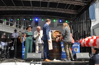 Weinfassanstich