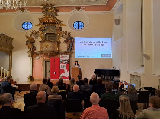 Dr. Elisabeth Fischer, Leiterin Stadt- und Hospitalar-chiv der Stadt Schwäbisch Hall Dr. Elisabeth Fischer, Leiterin Stadt- und Hospitalar-chiv der Stadt Schwäbisch Hall